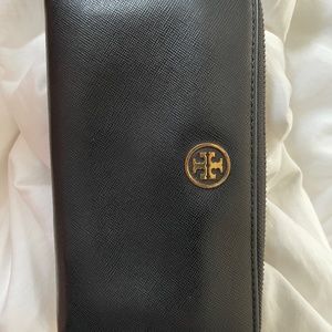 Tory Burch Robinson Continental Wallet